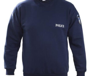 Φούτερ βαμβακερό 100% με λάστιχο και με κέντημα Police μπρος, πίσω ελληνική αστυνομία Police και κέντημα στα μανίκια.